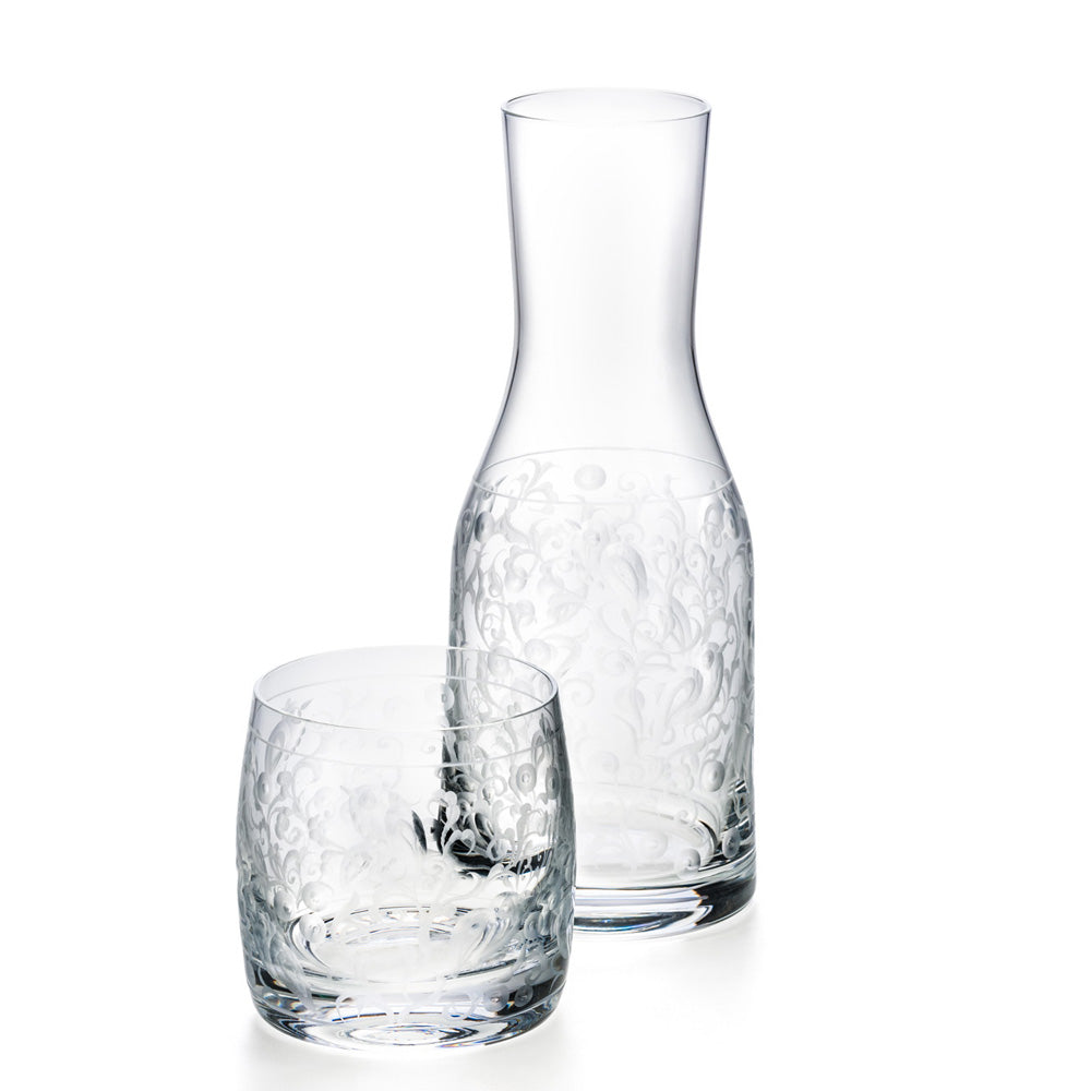 kleine Karaffe mit passendem Becher, Hand graviert