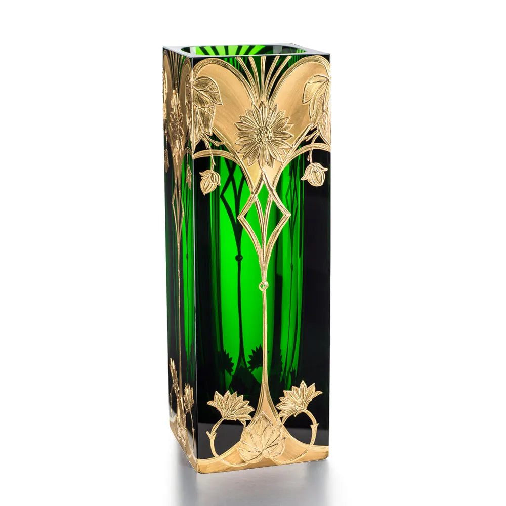 dunkelgrüne 4-eckige Vase mit goldenem Jugendstilmotiv bemalt