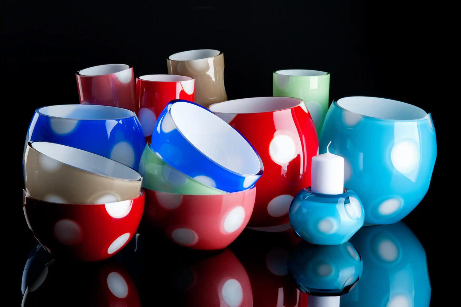 Mundgeblasene Opalglas Vasen und Schalen Kollektion Balloon in sechs Farben