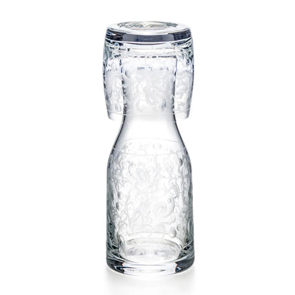 kleine Karaffe mit passendem Becher, Hand graviert