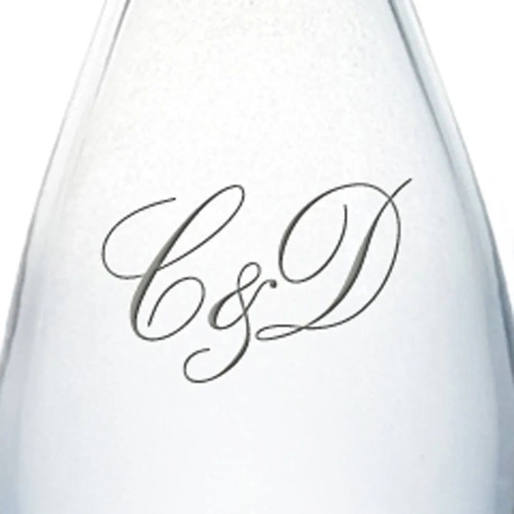 graviertes Monogramm C&D auf Kristallglas 