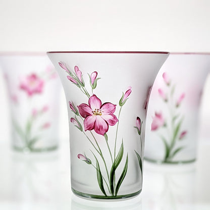 Becher mit Gladiolenmotiv handbemalt
