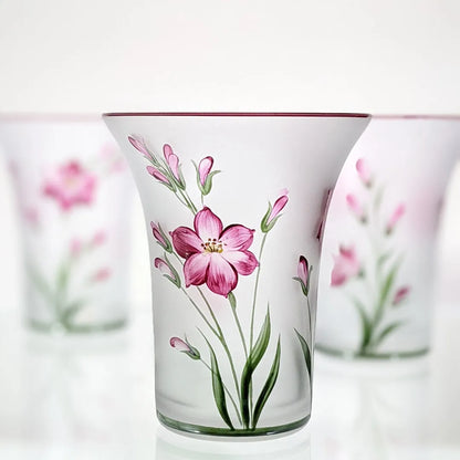 Kristallbecher mit Gladiolenmotiv handbemalt