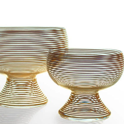 zwei Glasschalen mit Goldlinien