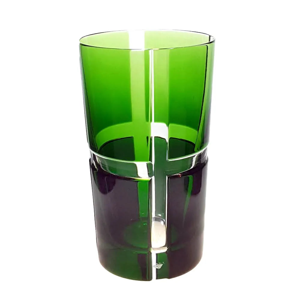 grüner Kristallbecher mit modernem Schliff