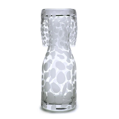 Karaffe mit übergestülptem Glas