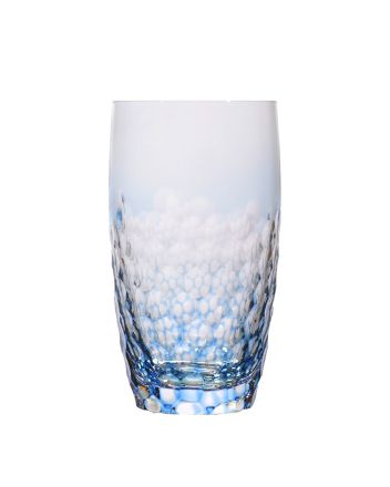 großer Becher aus hellblauem Kristallglas mit schönem geschliffenem Dekor