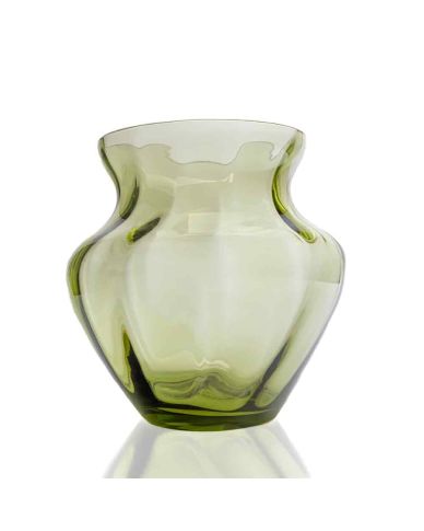 Grüne Vase aus der Serie "Dahlia" von OertelCrystal. Mundgeblasenes Kristallglas 
